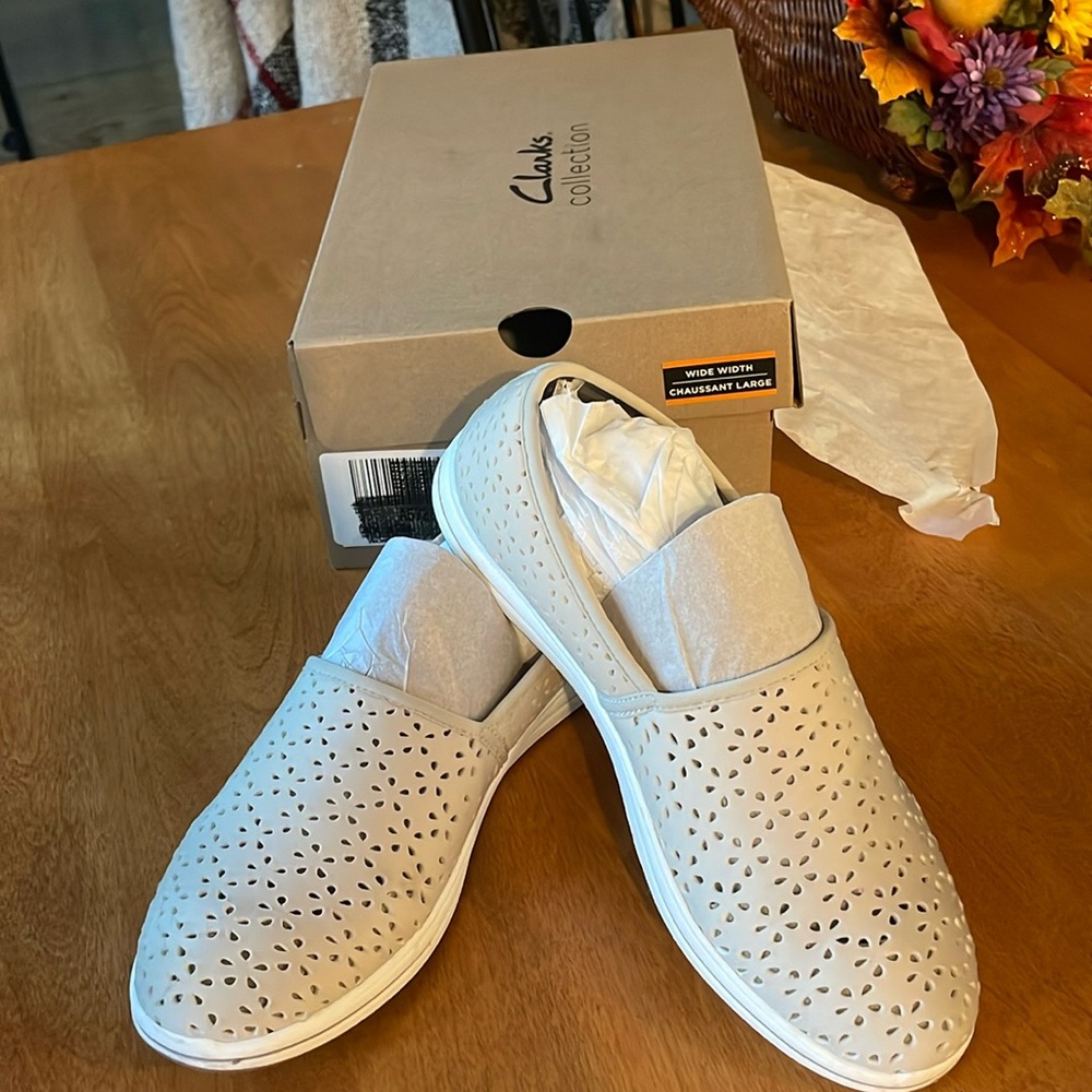 Clarks cloud steppers EUC beige slip on shoes - Picture 1 of 5